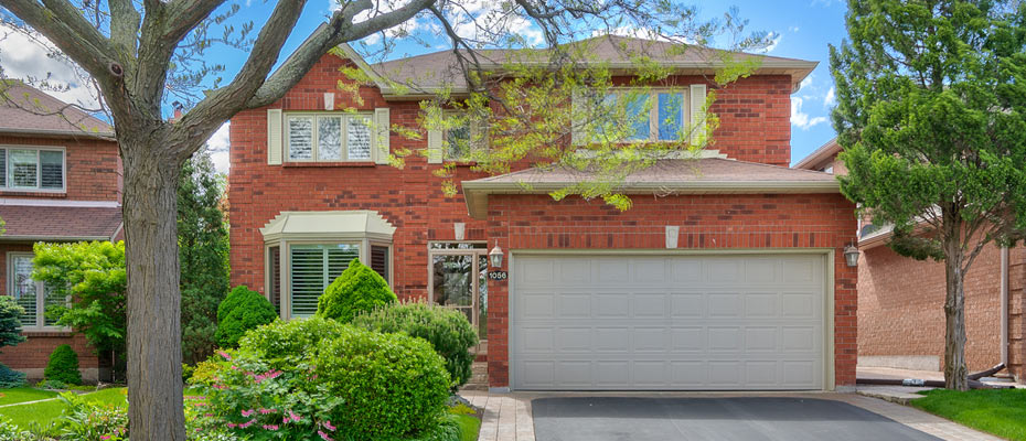 Updated Executive Home For Sale in Wedgewood Creek at 1056 Grandeur Crescent, Oakville