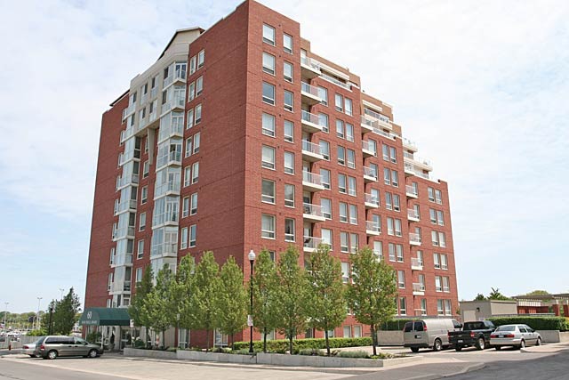 208-60 Old Mill Road, Oakville - One Bedroom Plus Den Condo for Rent