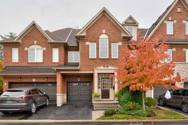 Executive Townhome For Lease in Oakville (furnished or unfurnished) at 24-300 Ravineview Way, Oakville