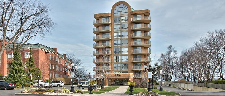 Two Bedroom Waterfront Condo For Sale in Downtown Burlington at 2210 Lakeshore Road