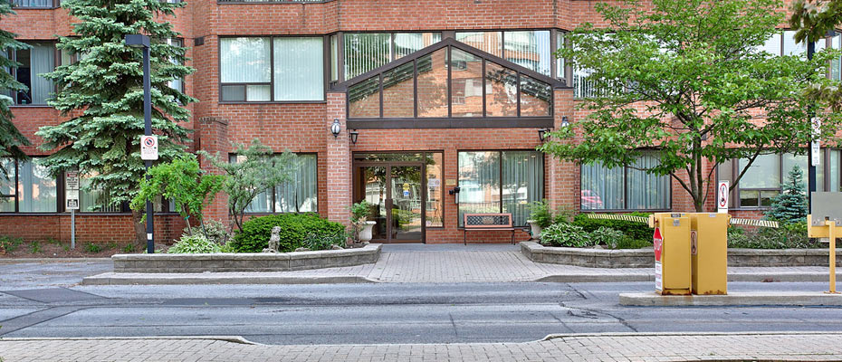 Two Bedroom Condo For Sale in Downtown Burlington at 1270 Maple Crossing Boulevard