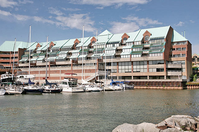One Bedroom Plus Den Loft Style Condo For Sale In Bronte at Stoneboat Quay - 100 Bronte Road