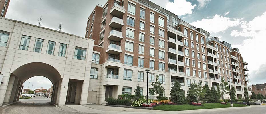 714-2480 Prince Michael Drive, Oakvlle, One Bedroom Plus Den Condo For Rent In The Emporium