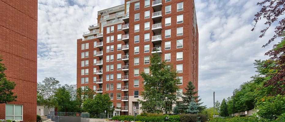 Two Bedroom Condo For Sale in Oakridge Heights at 802-40 Old Mill Road, Oakville